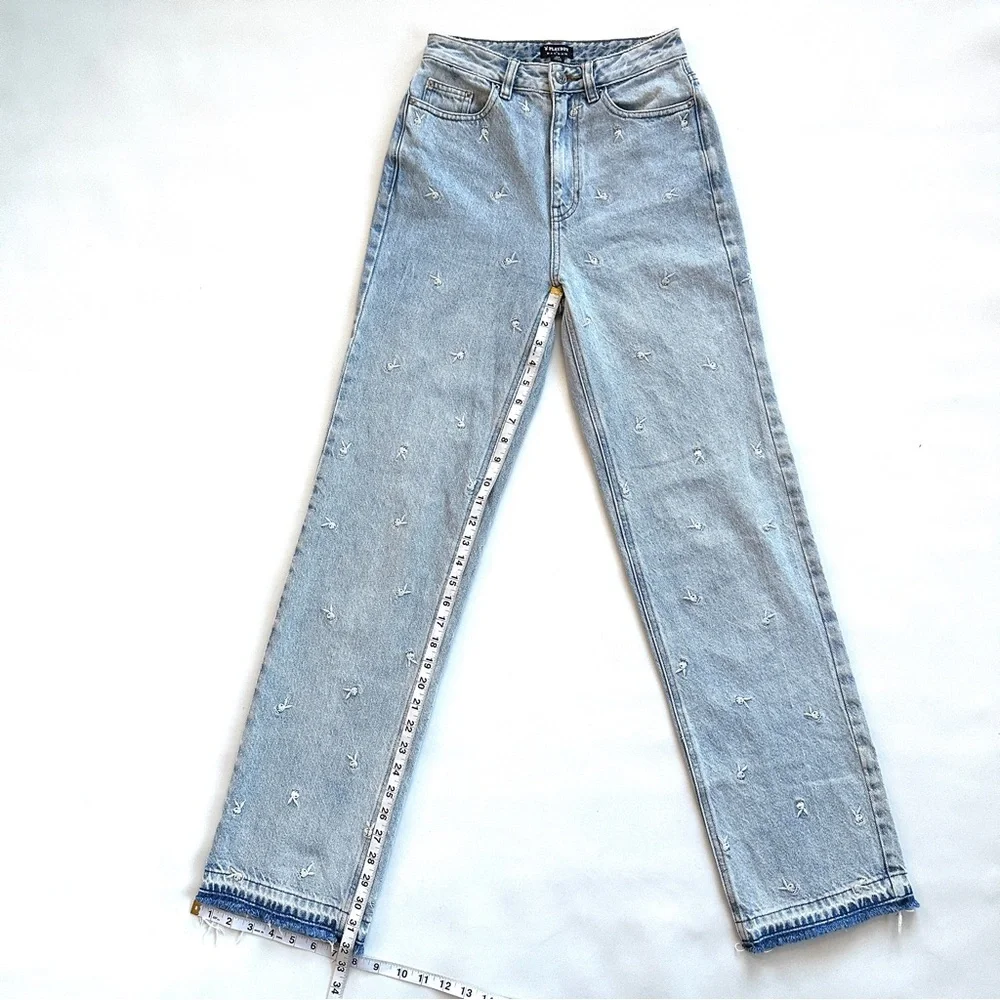 PLAYBOY BY PACSUN RAINING BUNNIES LIGHTWASH 90s BOYFRIEND SKATER JEANS Sz24
